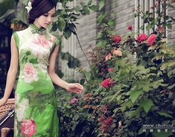 平面模特金雪儿庭院旗袍写真